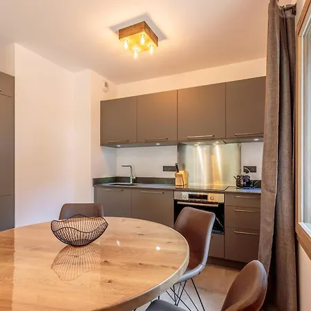 Cosy 2-4 Pers Avec Terrasse, Parking Et Wifi A Champagny-en-vanoise - Fr-1-638-8 *