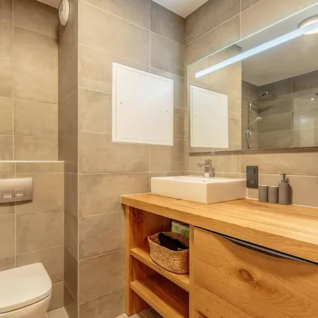 Cosy 2-4 Pers Avec Terrasse, Parking Et Wifi A Champagny-en-vanoise - Fr-1-638-8 *