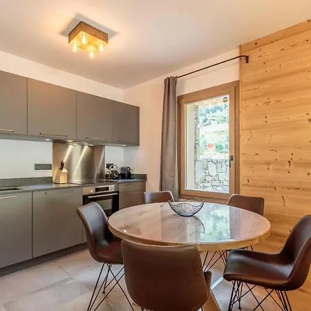 Apartment Cosy 2-4 Pers Avec Terrasse, Parking Et Wifi A Champagny-en-vanoise - Fr-1-638-8